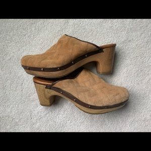 Vintage Tommy Hilfiger tan clogs